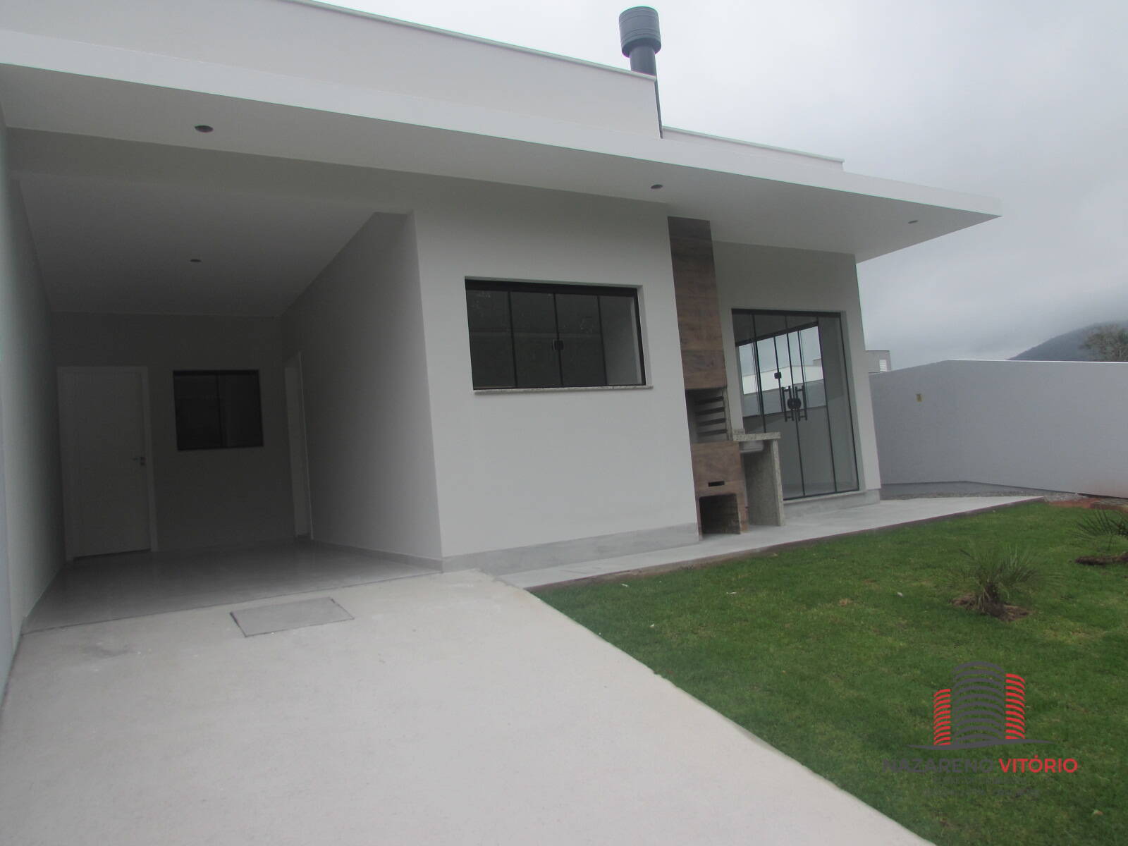 Casa à venda com 3 quartos, 101m² - Foto 2