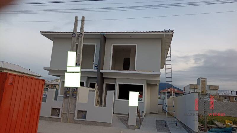 Sobrado à venda com 3 quartos, 94m² - Foto 1